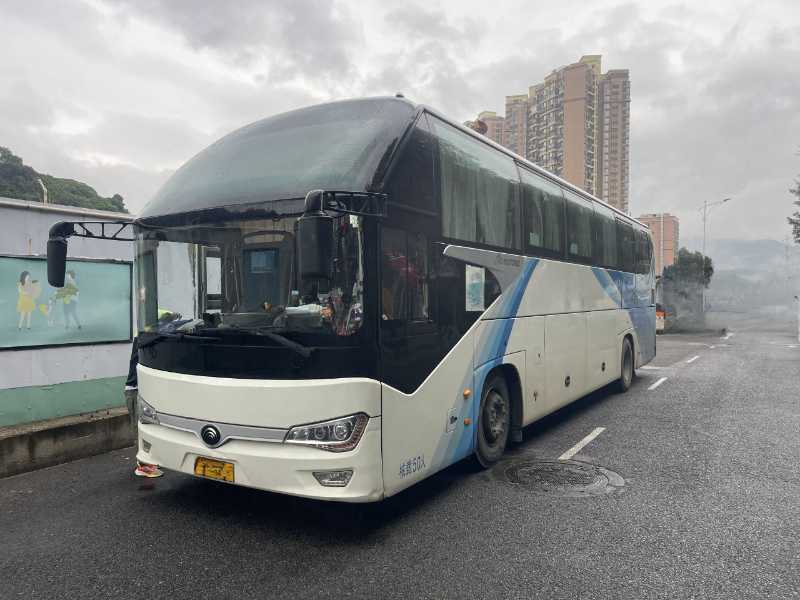 國(guó)五12米50座宇通6128型旅游客車(chē)