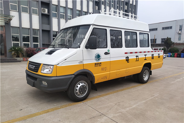 南京依維柯NJ5046XGCZA-1斗式工程車（柴油國(guó)六10-13座）